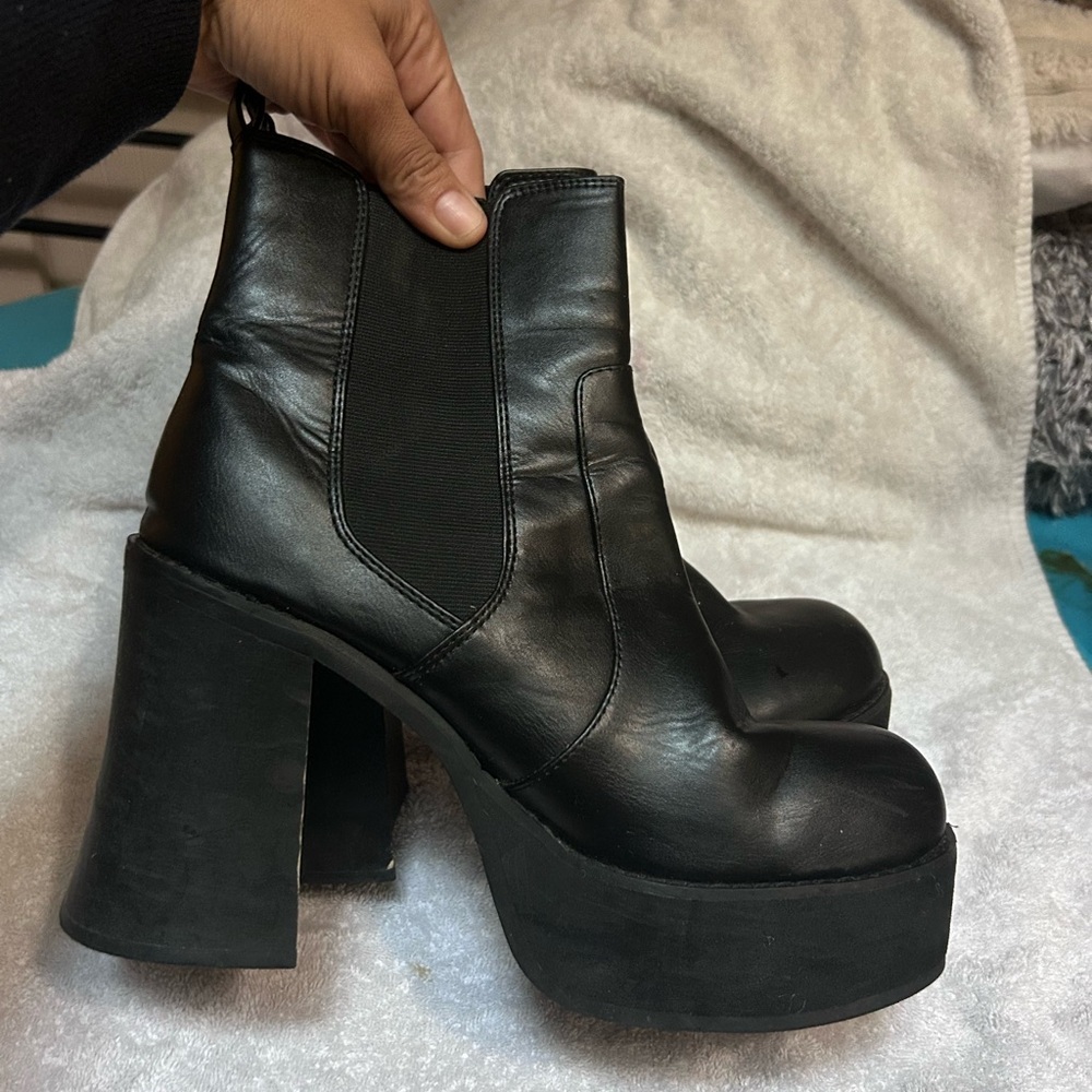 Current Mood Black Platform Heeled Chelsea Boots